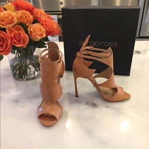 EUC Sergio Rossi Patricia 110M Size 39 Tan Peach